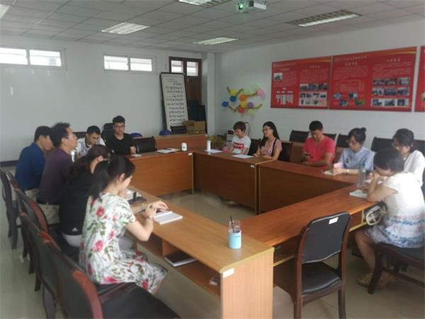 7022zz至尊国际召开青年教师座谈会
