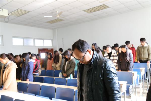 7022zz至尊国际师生观看南京大屠杀死难者国家公祭日仪式