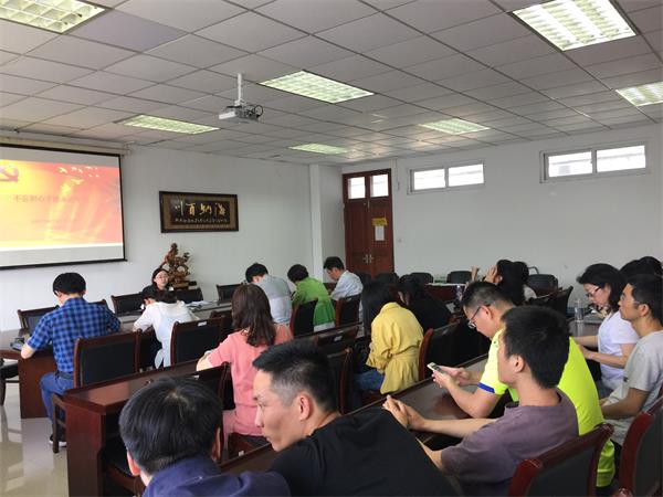 7022zz至尊国际教工党支部举办“不忘初心才能永远年轻”党课