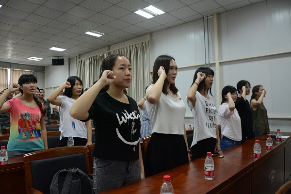 7022zz至尊国际本科生党支部赴73602空军部队参加“两学一做”主题党日活动