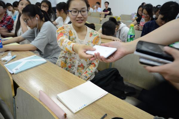 公司举办“没有手机的课堂”体验活动