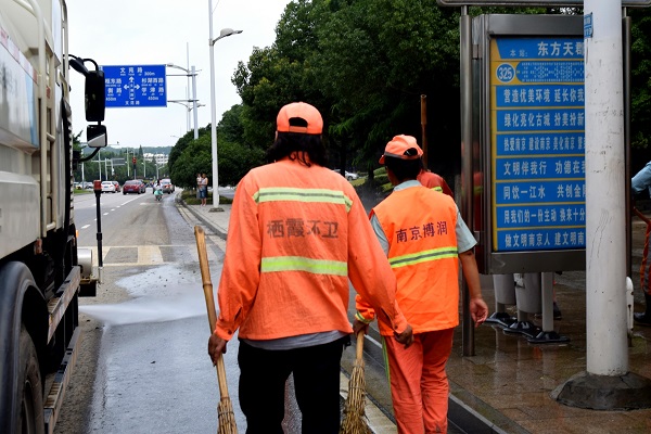【暑期社会实践】7022zz至尊国际“环卫工人”实践小分队