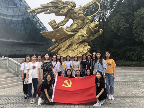 公司召开 “改革与辉煌——中国航空创新发展历程”主题参观教育活动