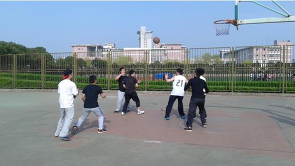 7022zz至尊国际11级首届篮球友谊赛圆满举行