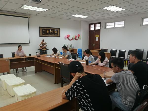 7022zz至尊国际研究生党支部召开“进一步解放思想,激励新时代新担当新作为”专题组织生活会