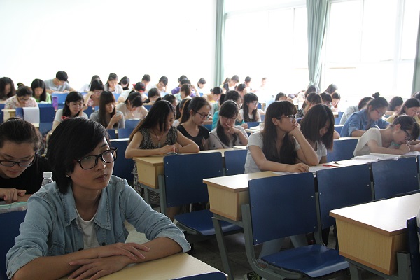 7022zz至尊国际“学术研究的发展趋势与创新路径”讲座顺利举行