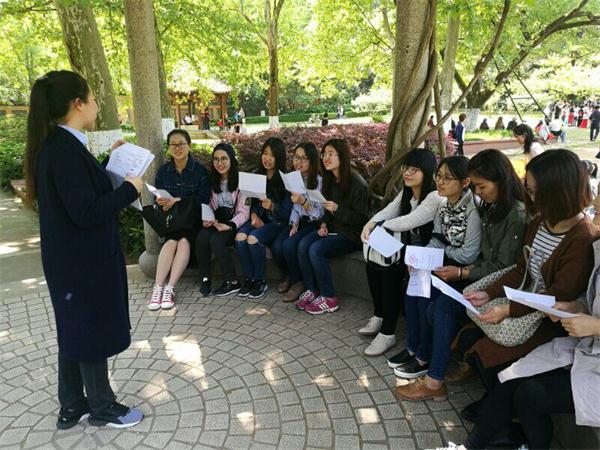 公司本科生党支部认真学习党的十八届六中全会、中纪委十八届七次全会精神