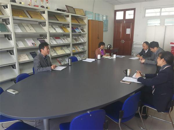 公司领导班子召开“坚持党的领导,积极推进学院思政工作”专题学习讨论会