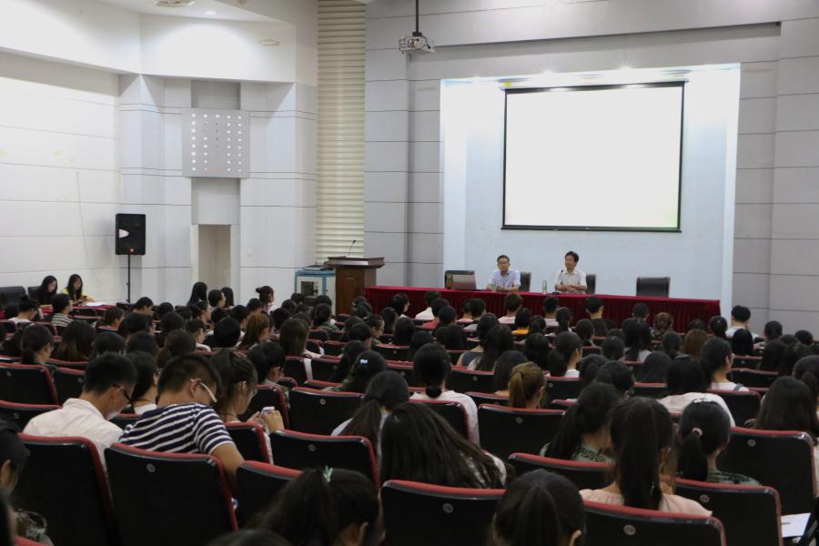 南京大学新闻传播学院副经理胡翼青教授来公司讲学