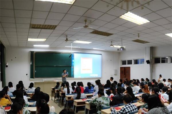 公司召开2018级新生校规校纪教育