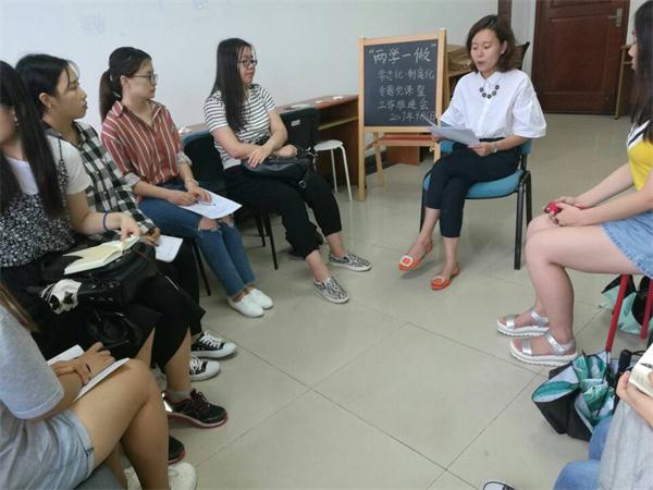 公司本科生党支部举行“两学一做”常态化制度化专题党课暨工作推进会